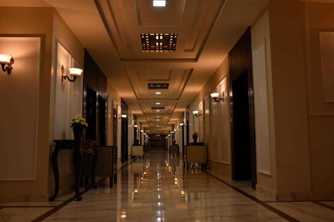 Oxygym Club Hotel & Suites Faisalabad Exteriör bild