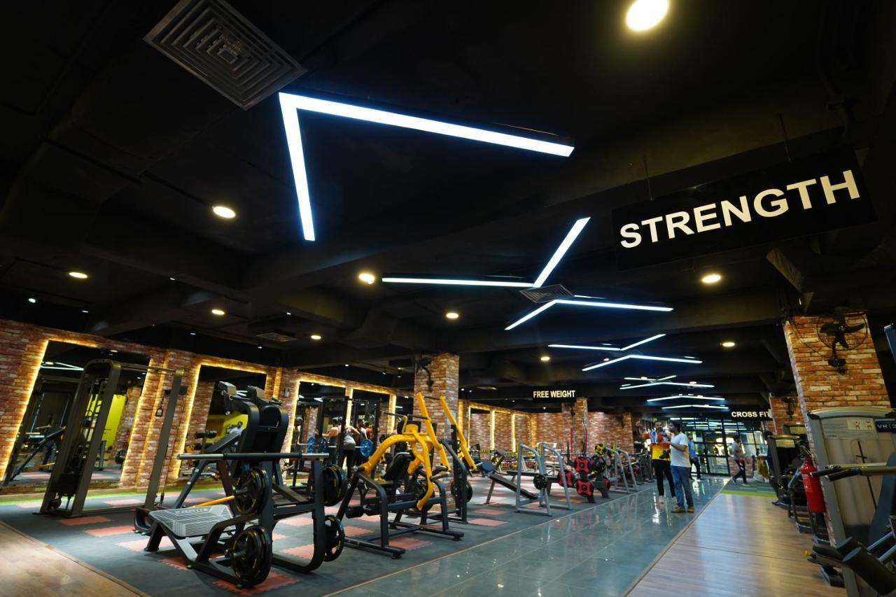 Oxygym Club Hotel & Suites Faisalabad Exteriör bild