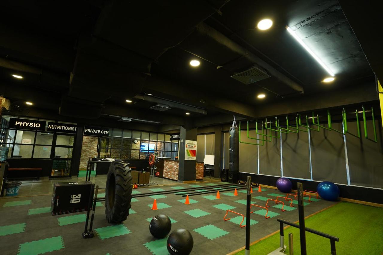 Oxygym Club Hotel & Suites Faisalabad Exteriör bild