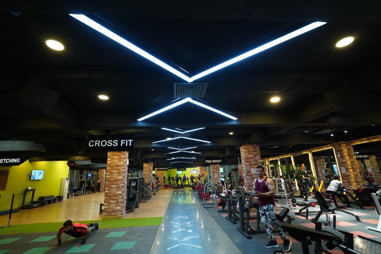 Oxygym Club Hotel & Suites Faisalabad Exteriör bild