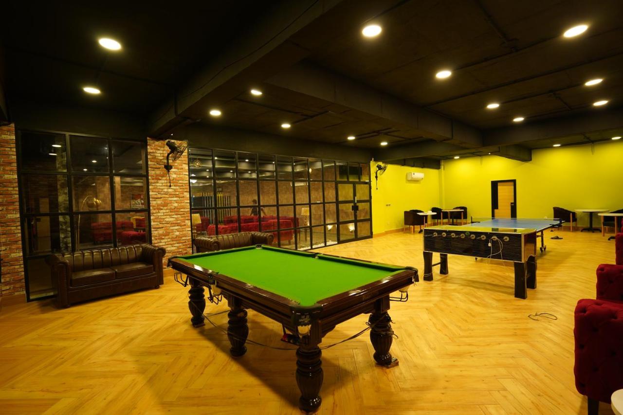 Oxygym Club Hotel & Suites Faisalabad Exteriör bild