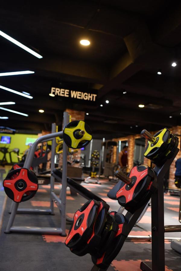 Oxygym Club Hotel & Suites Faisalabad Exteriör bild