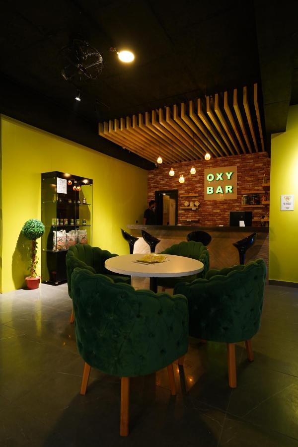 Oxygym Club Hotel & Suites Faisalabad Exteriör bild