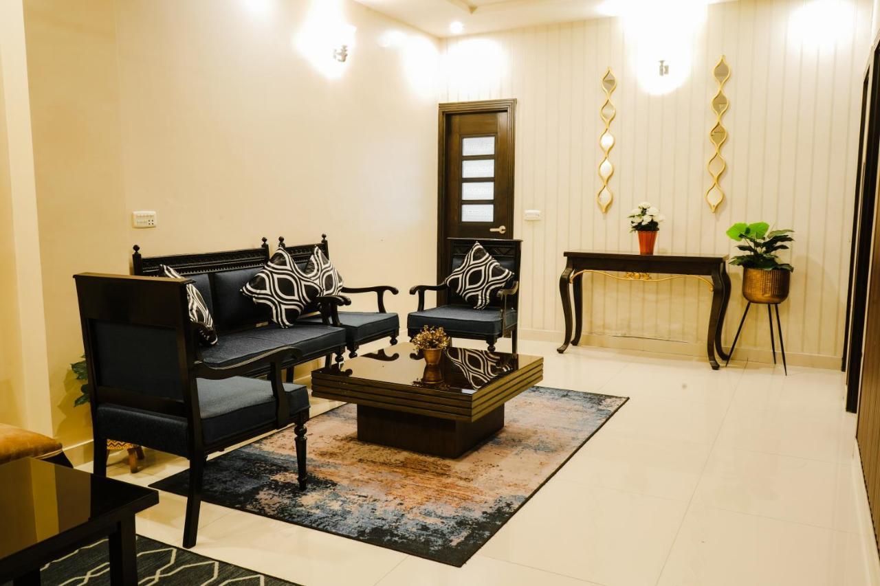 Oxygym Club Hotel & Suites Faisalabad Exteriör bild