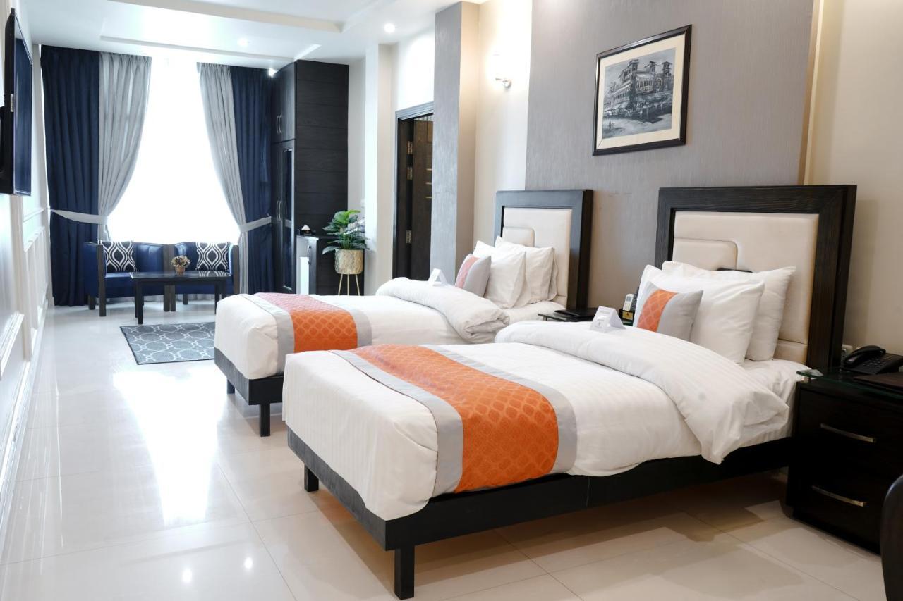 Oxygym Club Hotel & Suites Faisalabad Exteriör bild