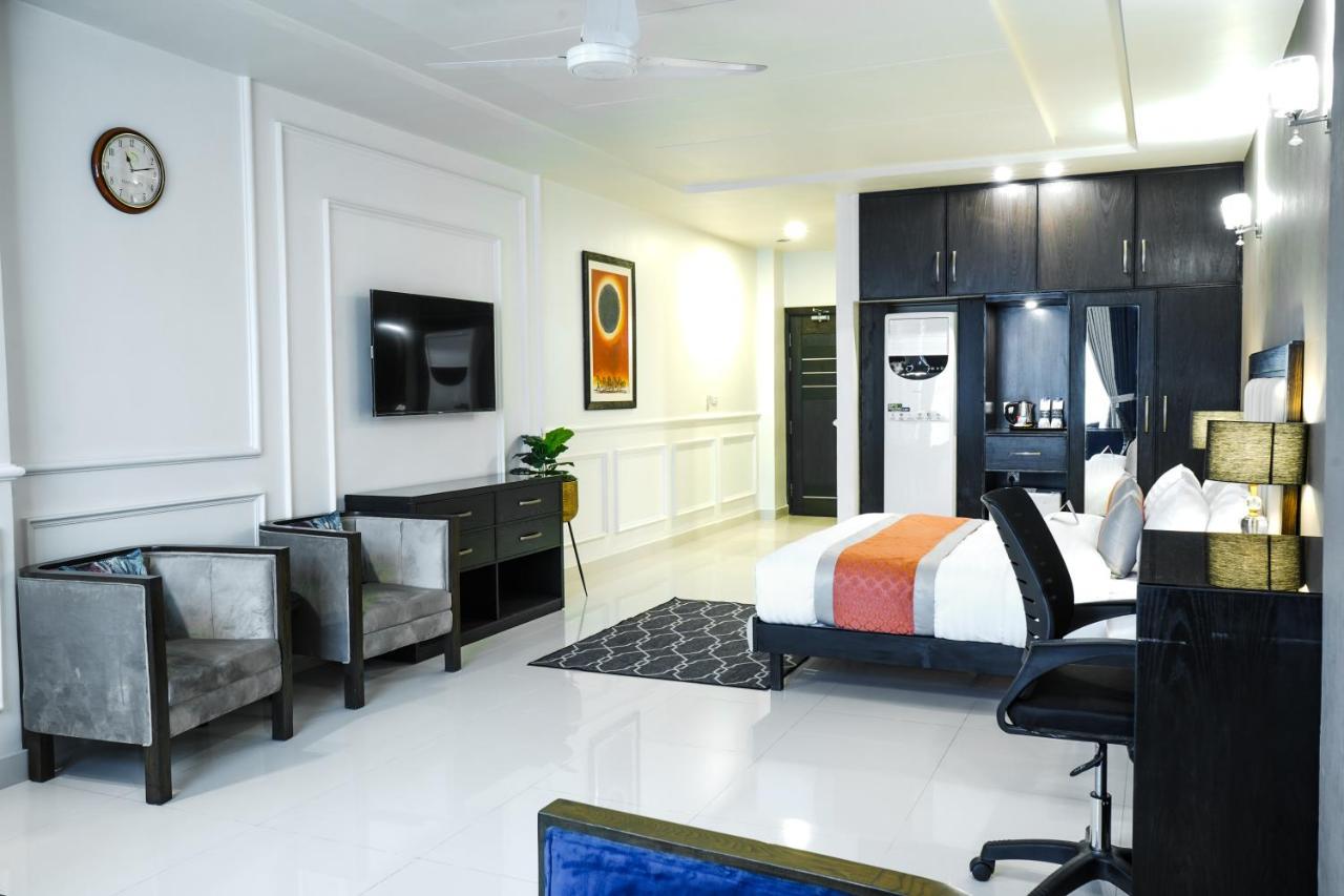 Oxygym Club Hotel & Suites Faisalabad Exteriör bild
