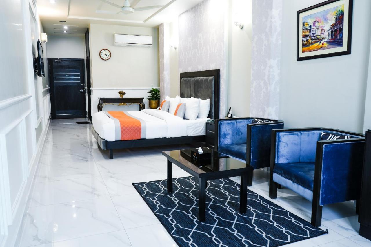 Oxygym Club Hotel & Suites Faisalabad Exteriör bild