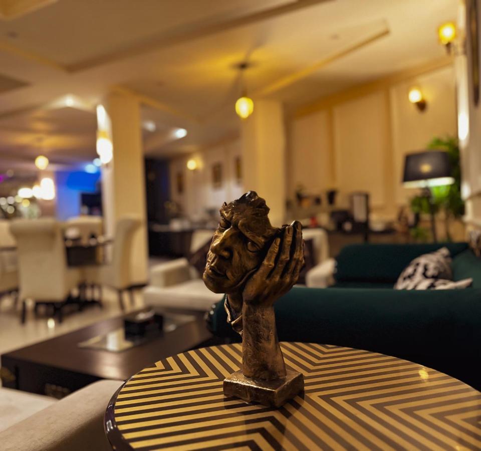 Oxygym Club Hotel & Suites Faisalabad Exteriör bild