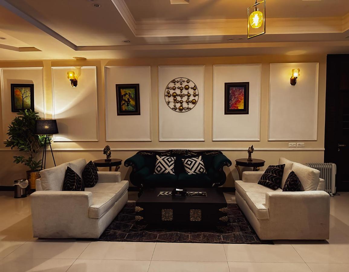 Oxygym Club Hotel & Suites Faisalabad Exteriör bild