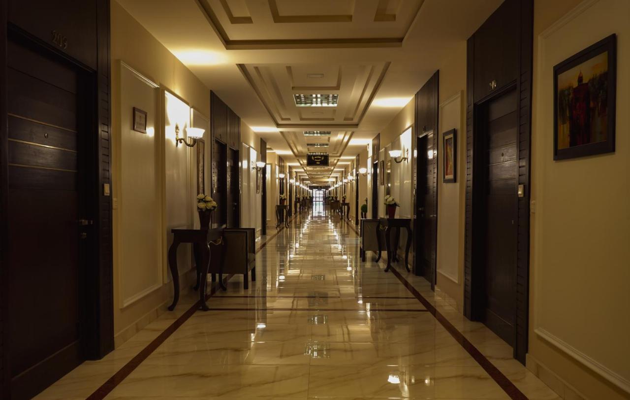 Oxygym Club Hotel & Suites Faisalabad Exteriör bild