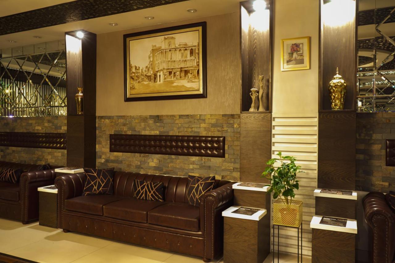 Oxygym Club Hotel & Suites Faisalabad Exteriör bild