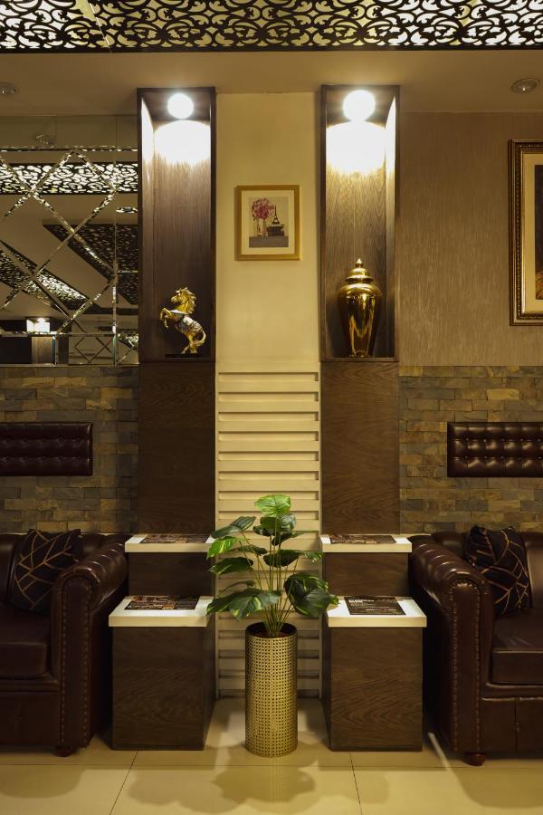 Oxygym Club Hotel & Suites Faisalabad Exteriör bild